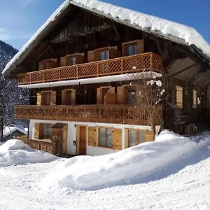 https://chambre-dhote-la-petite-bergerie.hotels-rhonealpes.com
